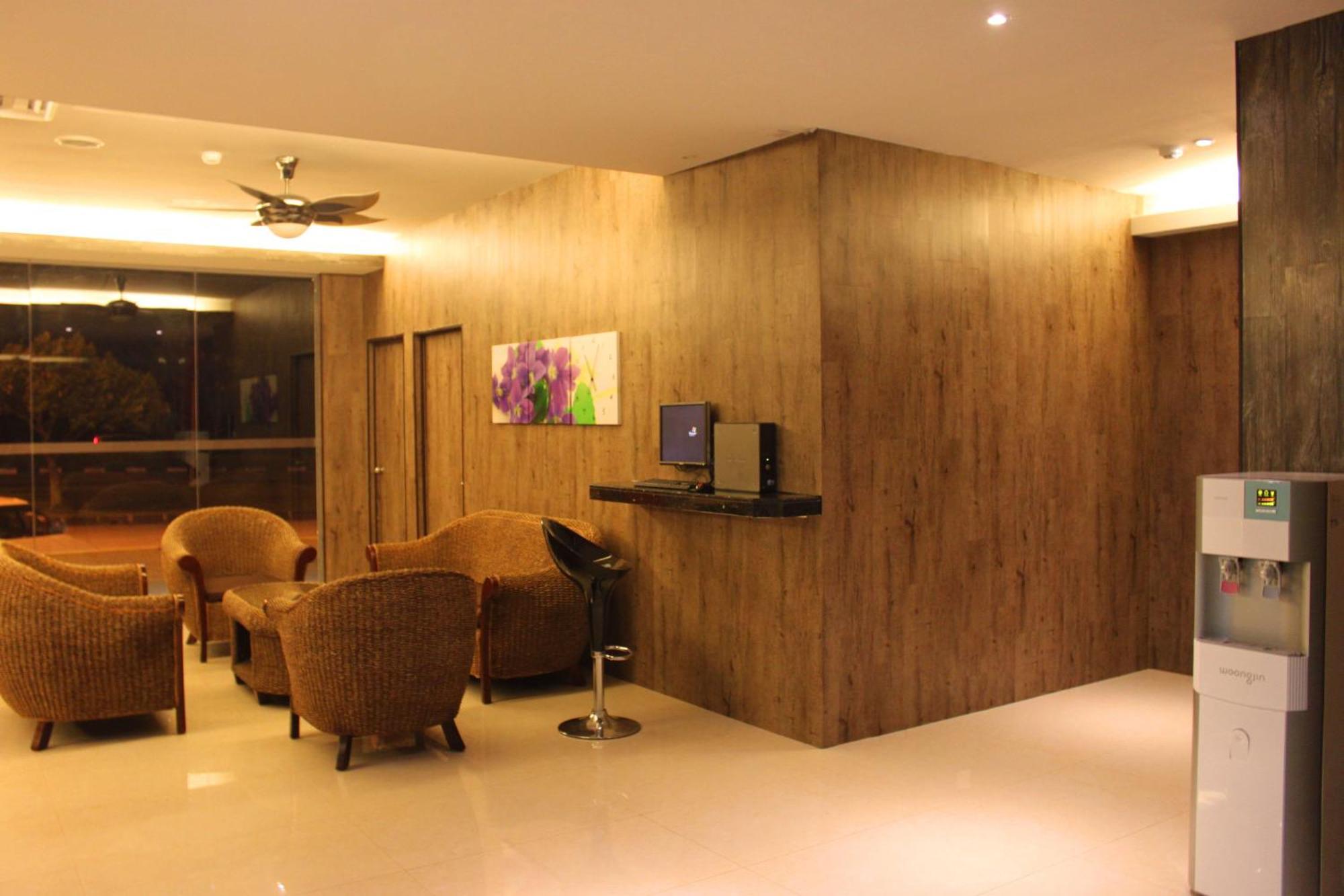 Hotel Time Boutique Nilai Esterno foto