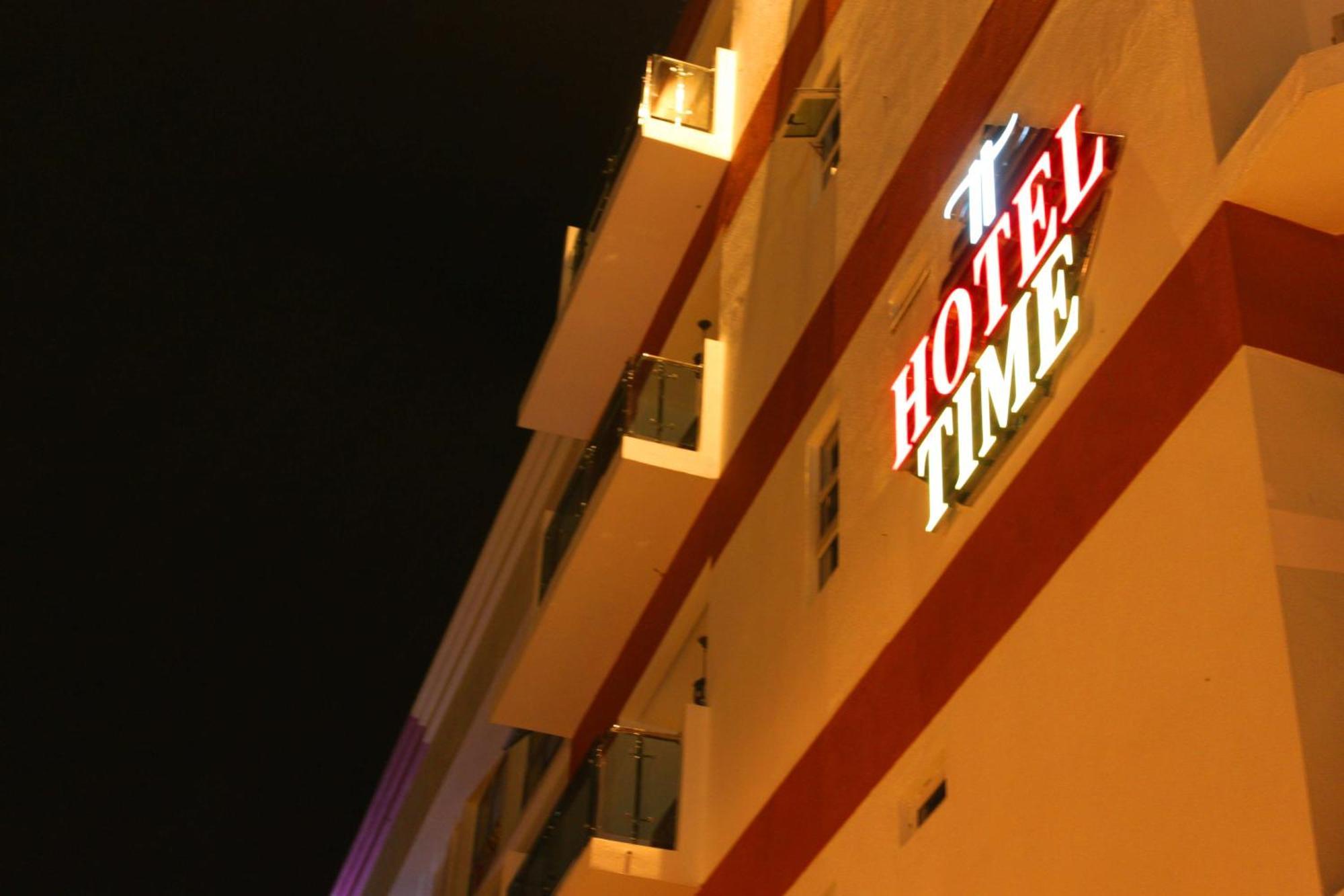 Hotel Time Boutique Nilai Esterno foto